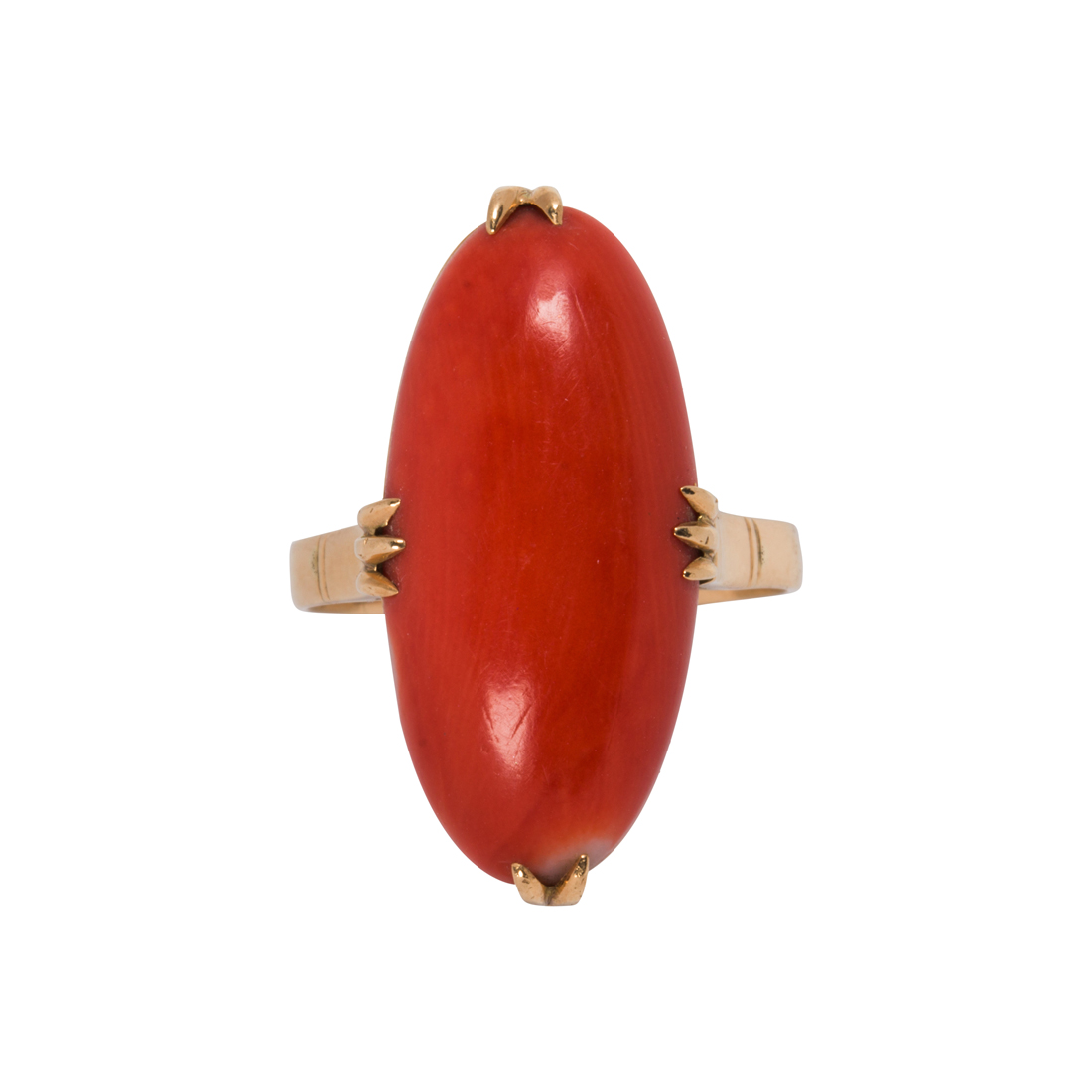 A CORAL AND 14K GOLD RING A coral