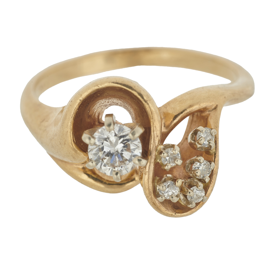 A DIAMOND AND 14K GOLD RING A diamond