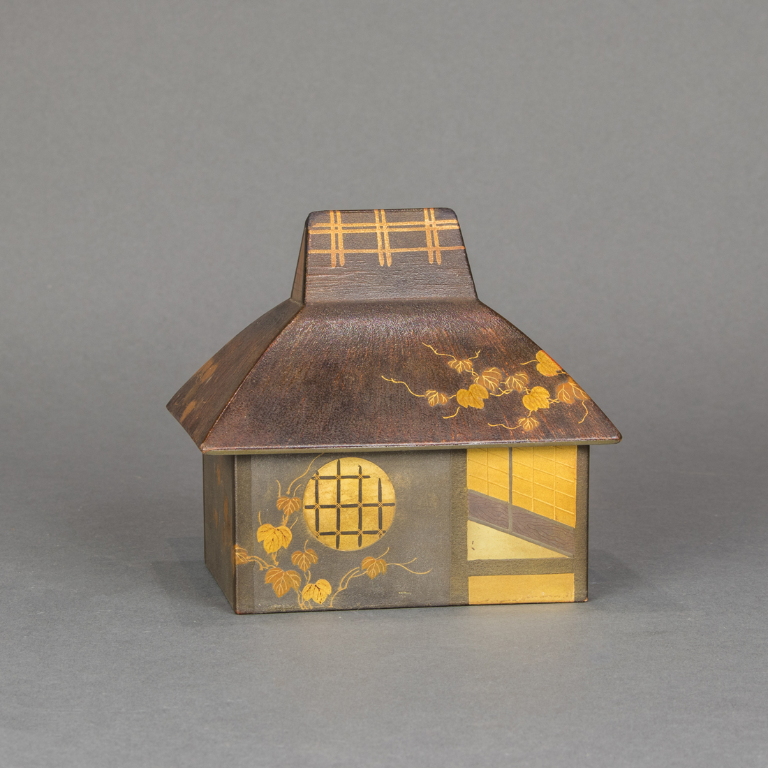 JAPANESE GILT LACQUERED HOUSE SHAPED 3ce290