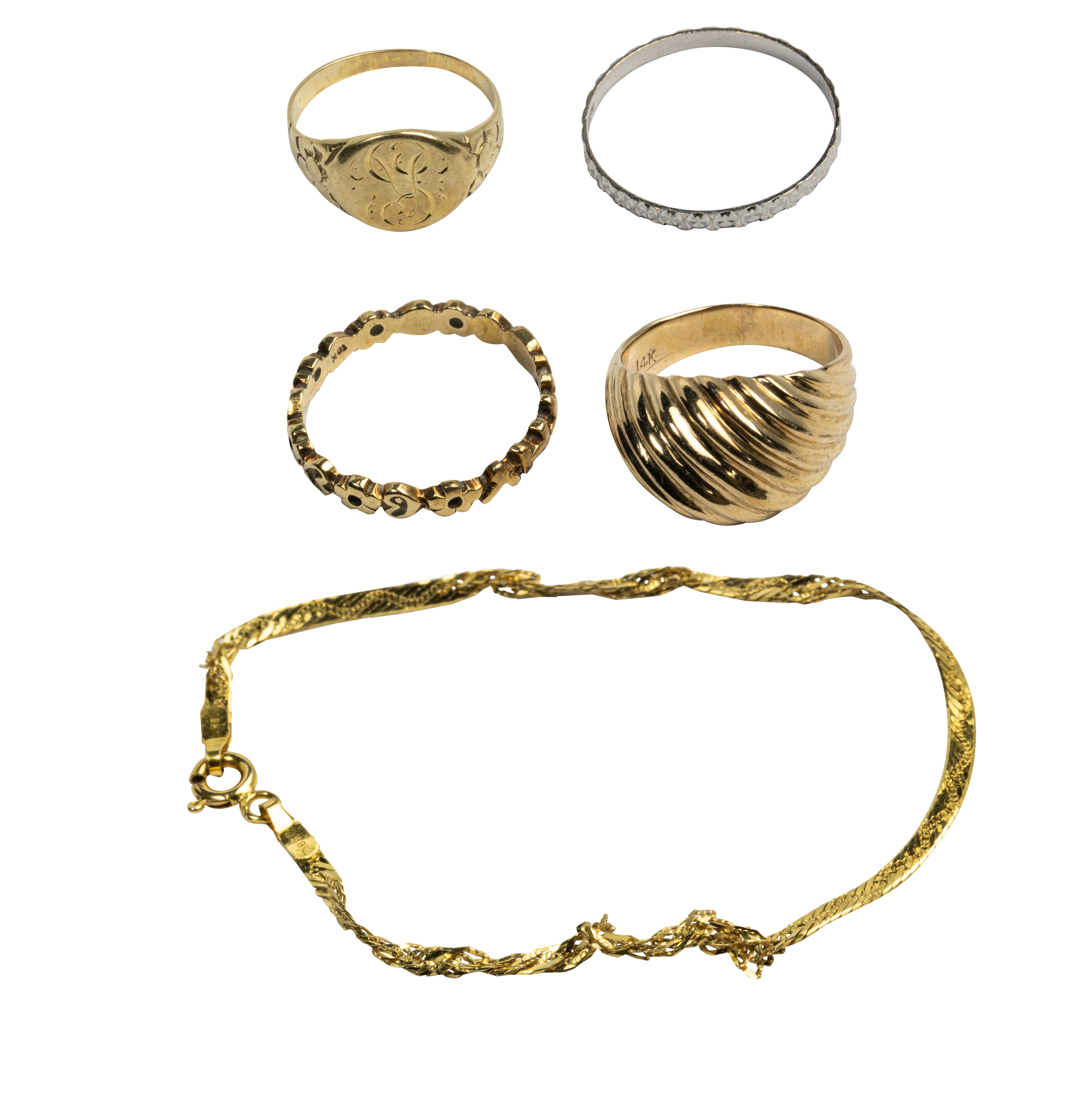 A GROUP OF GOLD JEWELRY A group 3ce2d3