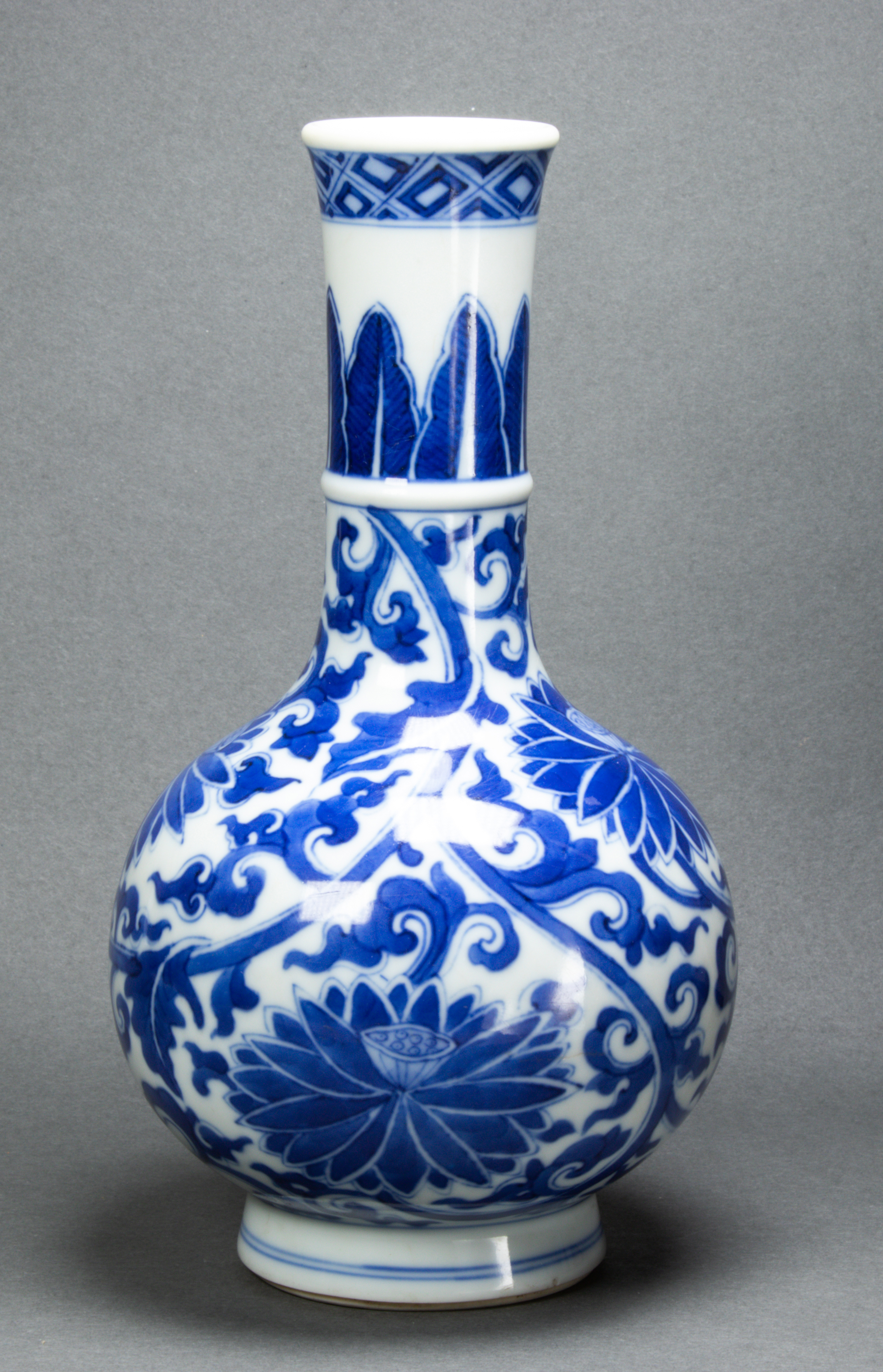 CHINESE UNDERGLAZE BOTTLE VASE 3ce4ec