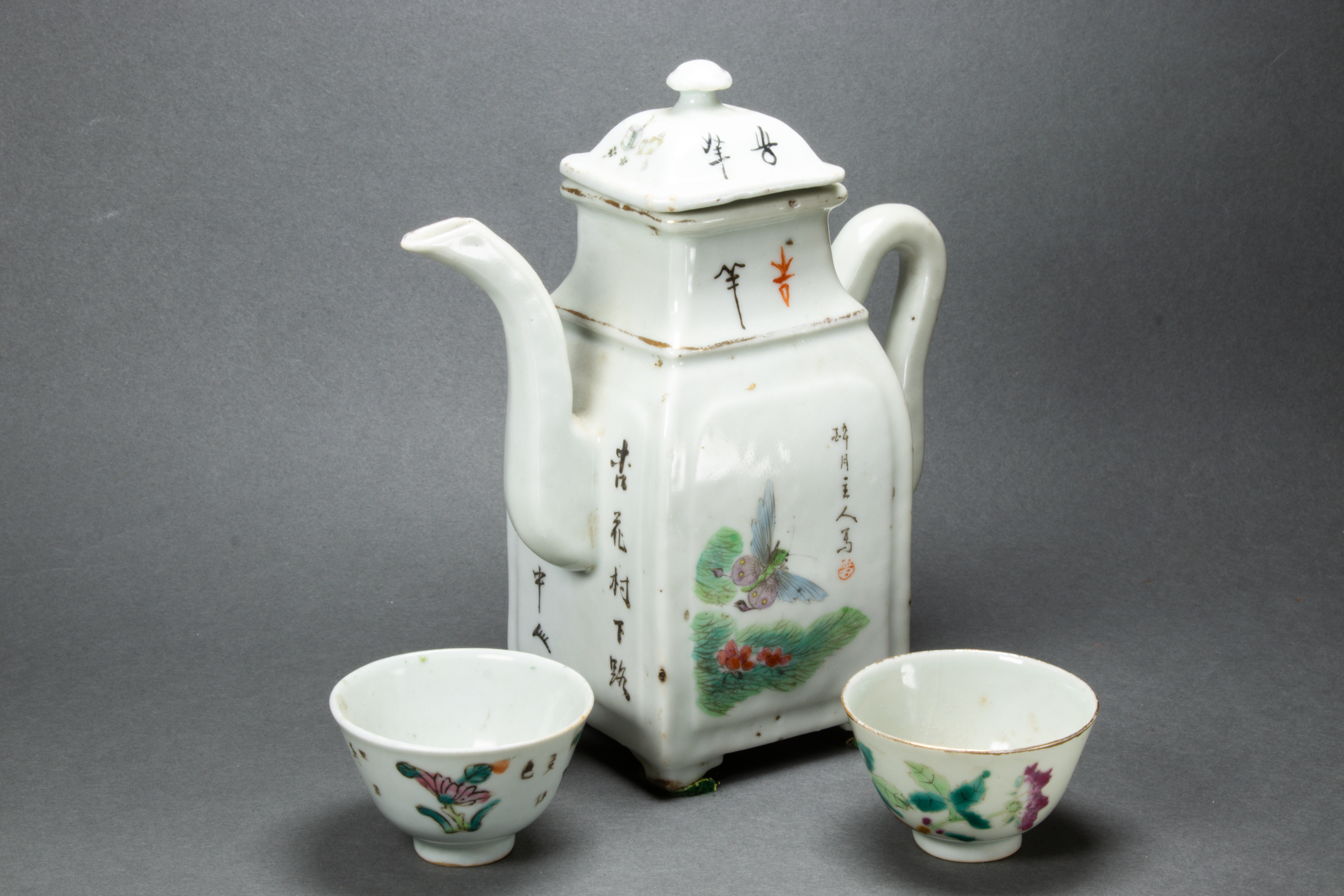 CHINESE FAMILLE VERTE WINE POT