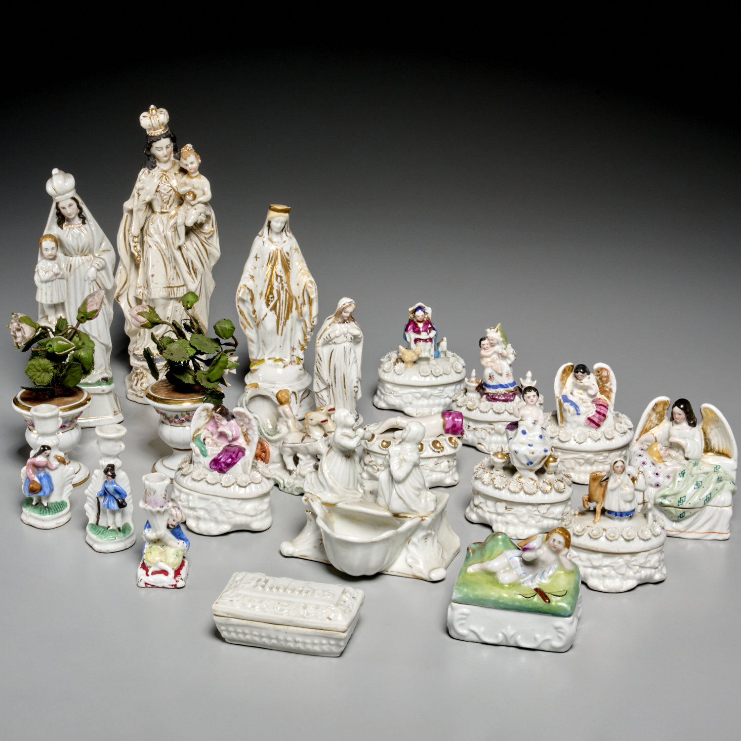 LARGE COLLECTION VICTORIAN FIGURINES 3ce564