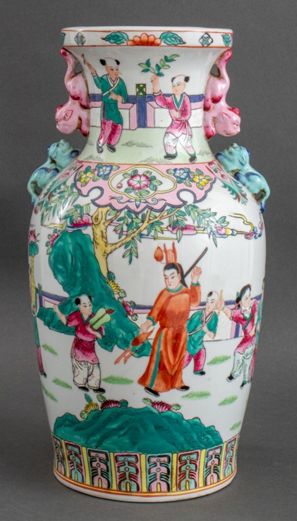 CHINESE FAMILLE ROSE MANNER VASE 3ce80d