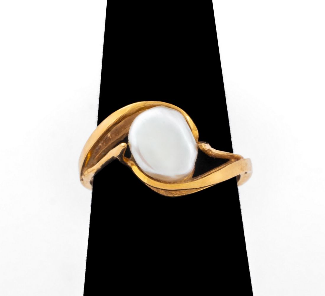 14K YELLOW GOLD BUTTON PEARL RING 3ce819