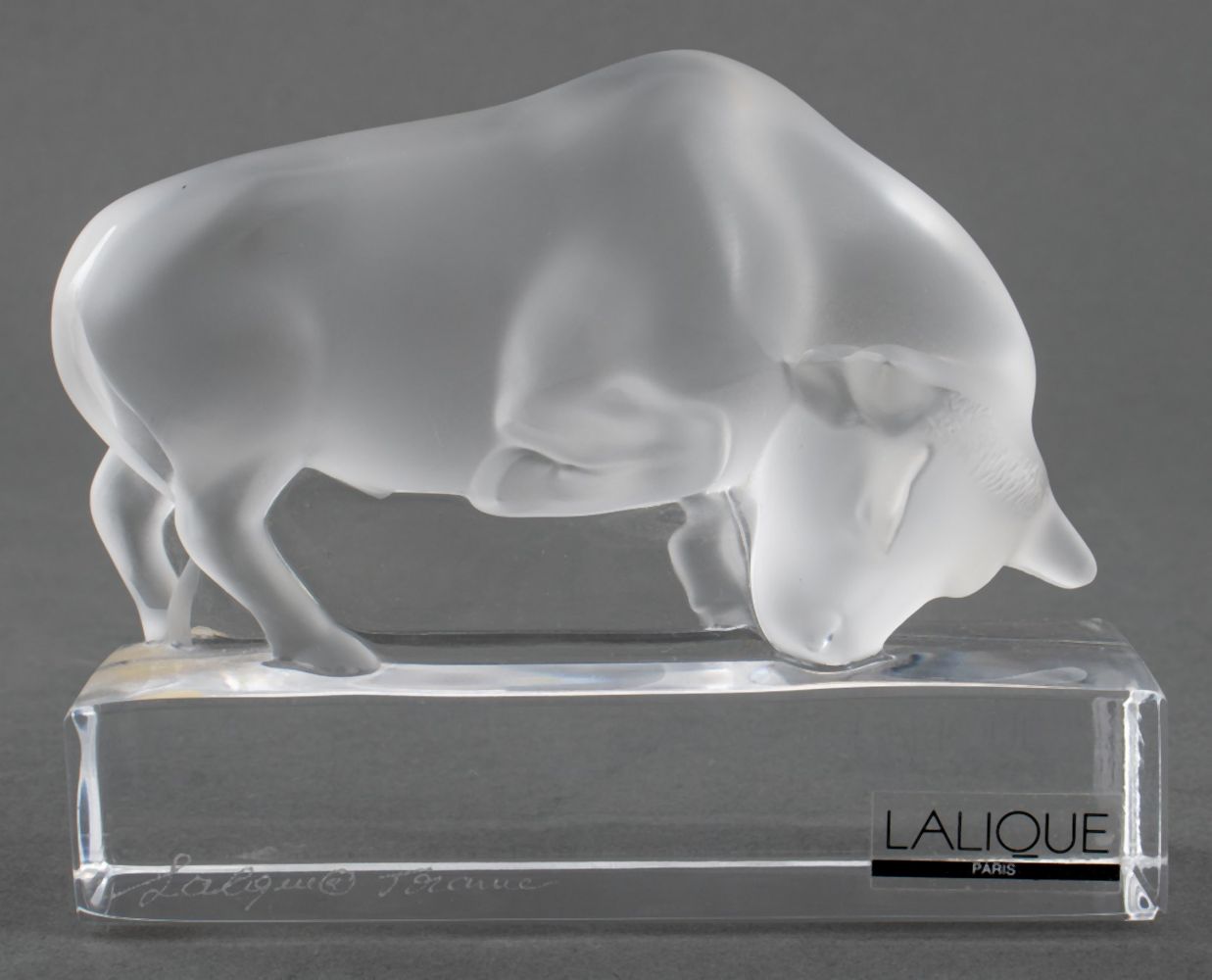 LALIQUE BULL CRYSTAL PAPERWEIGHT 3ce891