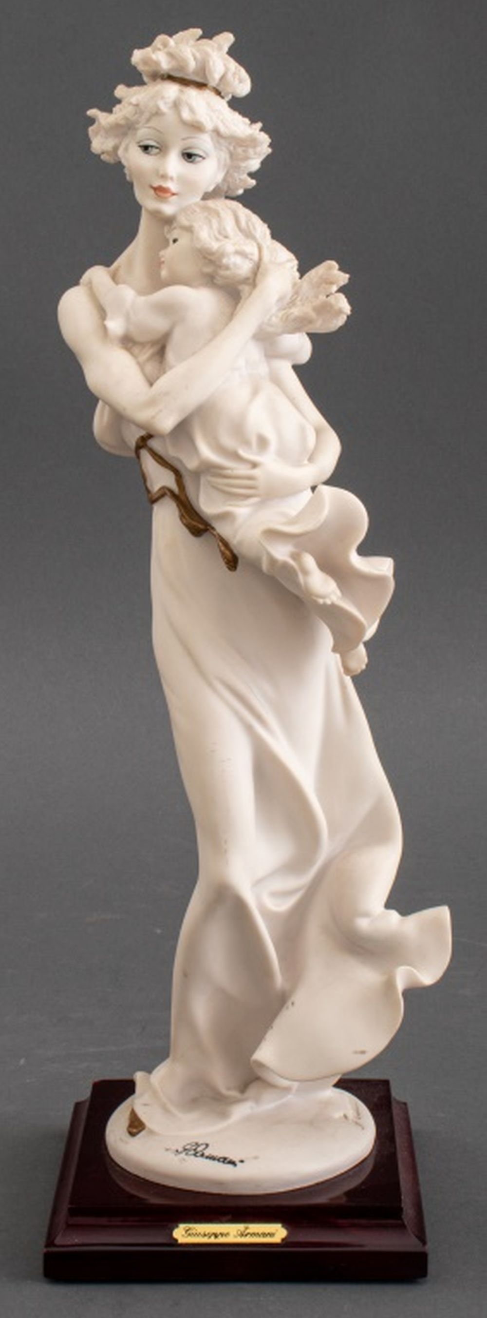 GIUSEPPE ARMANI MOTHER & CHILD PORCELAIN