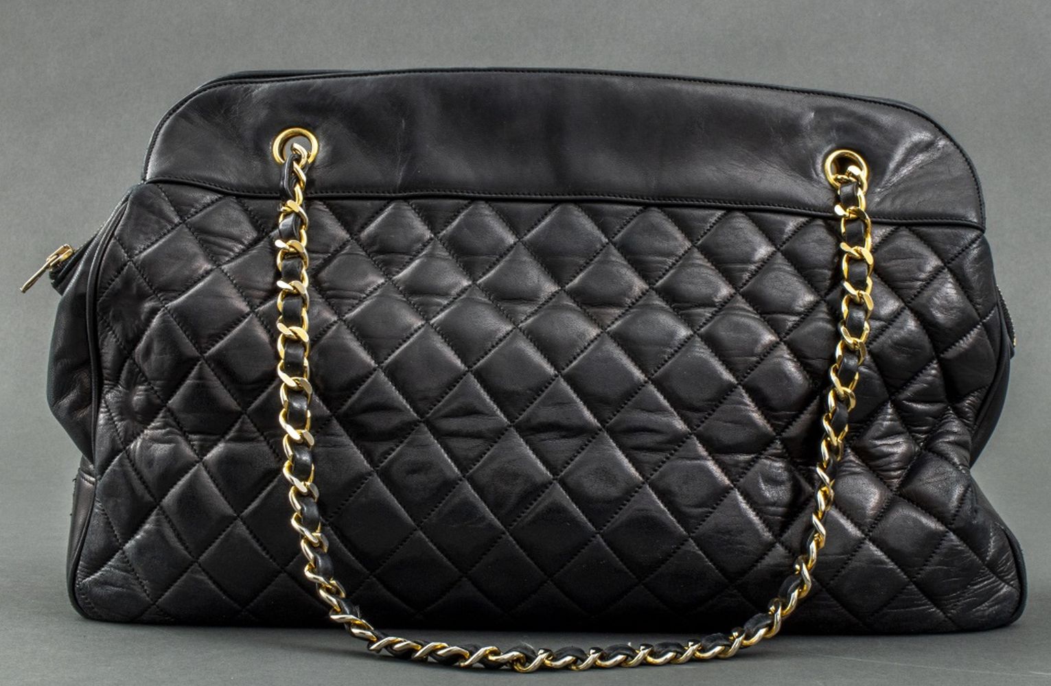 CHANEL QUILTED BLACK LEATHER SHOULDER