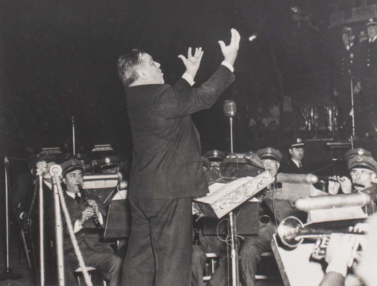 NAT FEIN F H LAGUARDIA CONDUCTING 3cf0d5