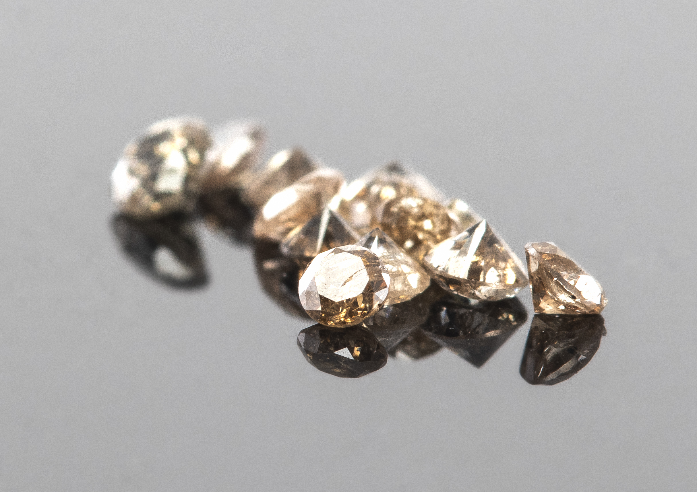 0.30 CTTW. LOOSE ROUND CHAMPAGNE