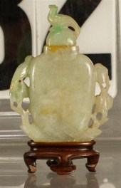(1) carved  jadeite snuff bott
