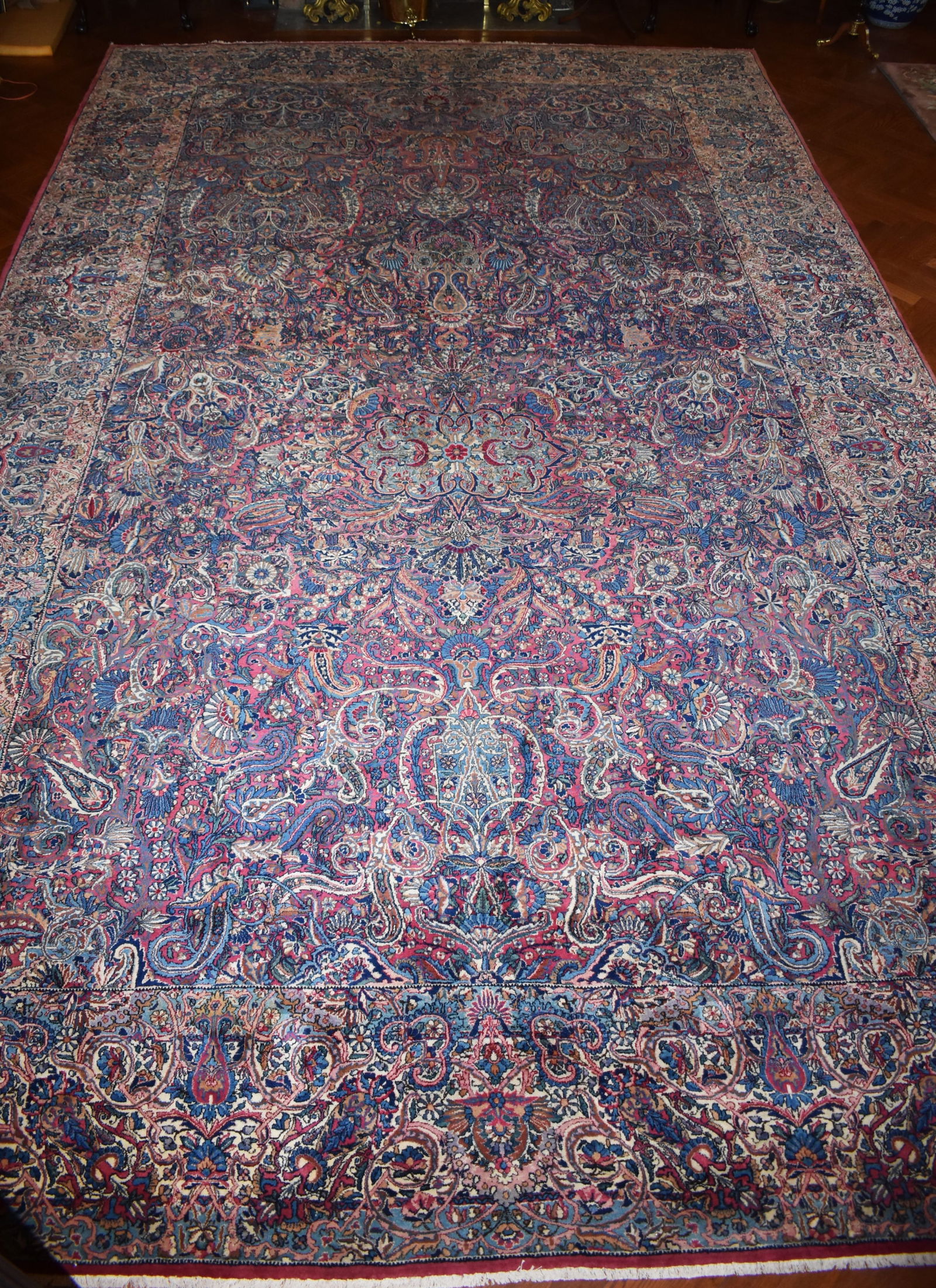 10' 8" X 17' 8" LAVER KIRMANAn