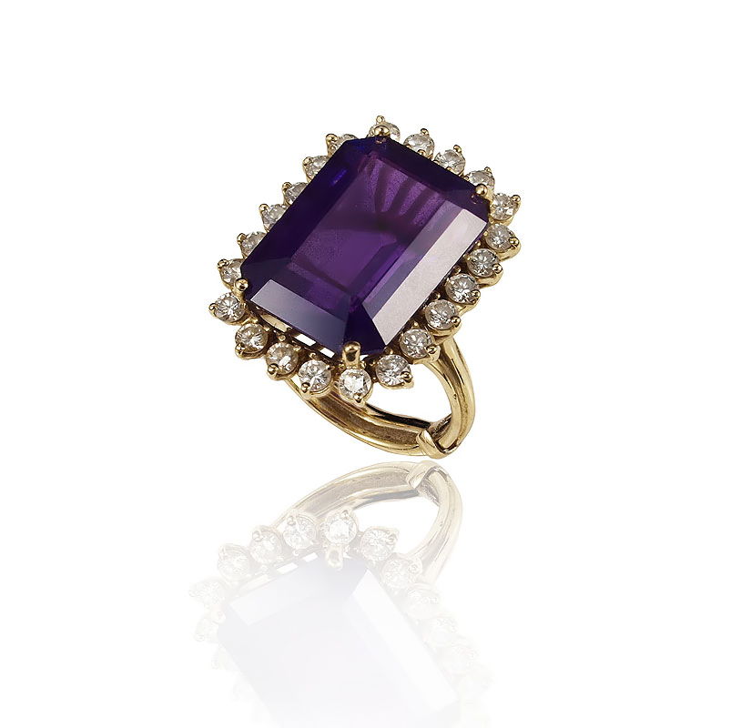 10 CT AMETHYST & DIAMOND RING: