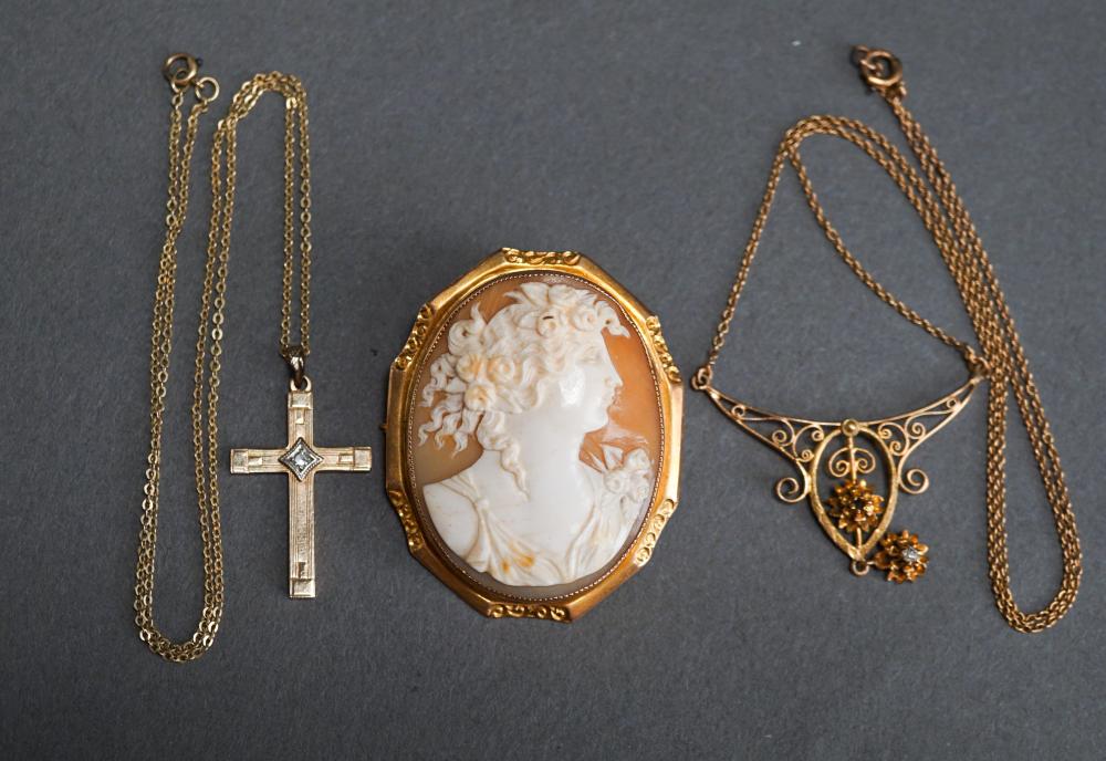 10-KARAT YELLOW-GOLD 'CROSS'