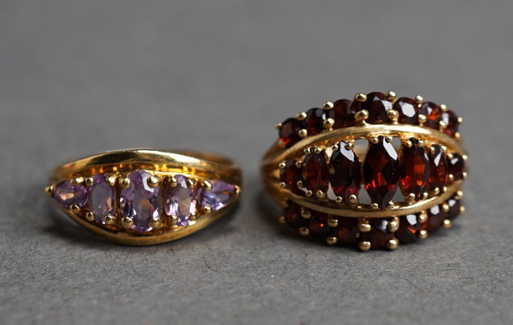 10-KARAT YELLOW-GOLD GARNET RING