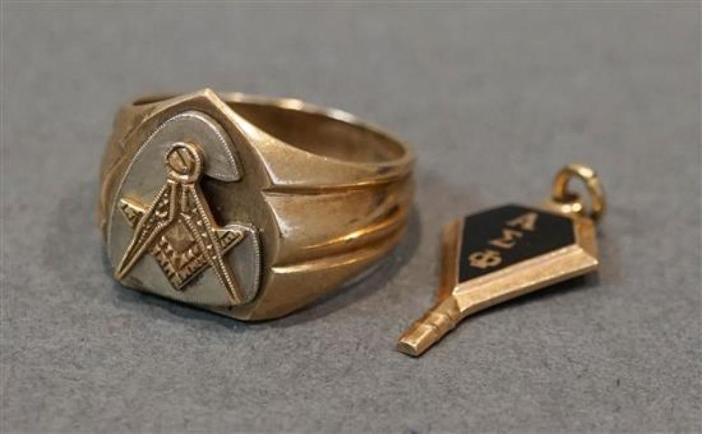 10-KARAT YELLOW-GOLD MASONIC RING