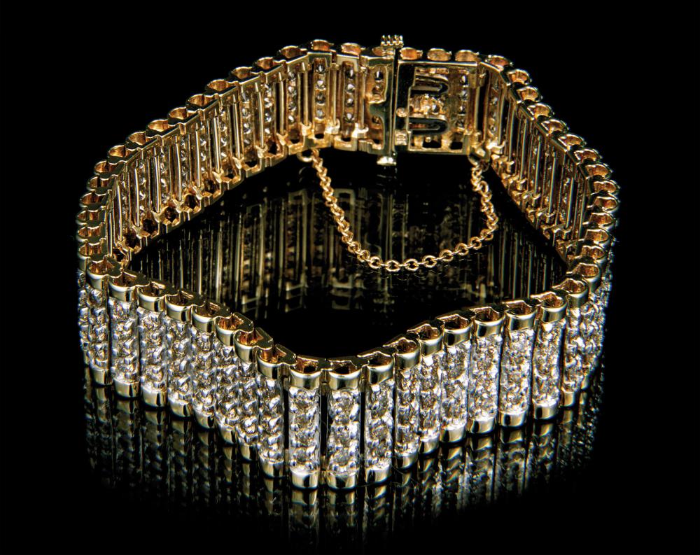 10 KT. GOLD AND DIAMOND CHAMPAGNE