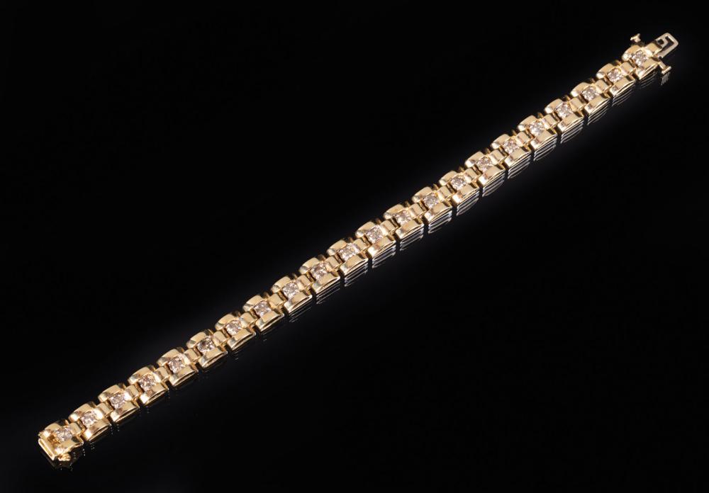 10 KT. YELLOW GOLD AND DIAMOND