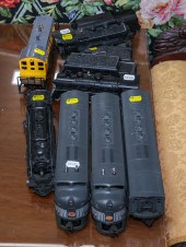 10 LIONEL ENGINES & TENDERS Co