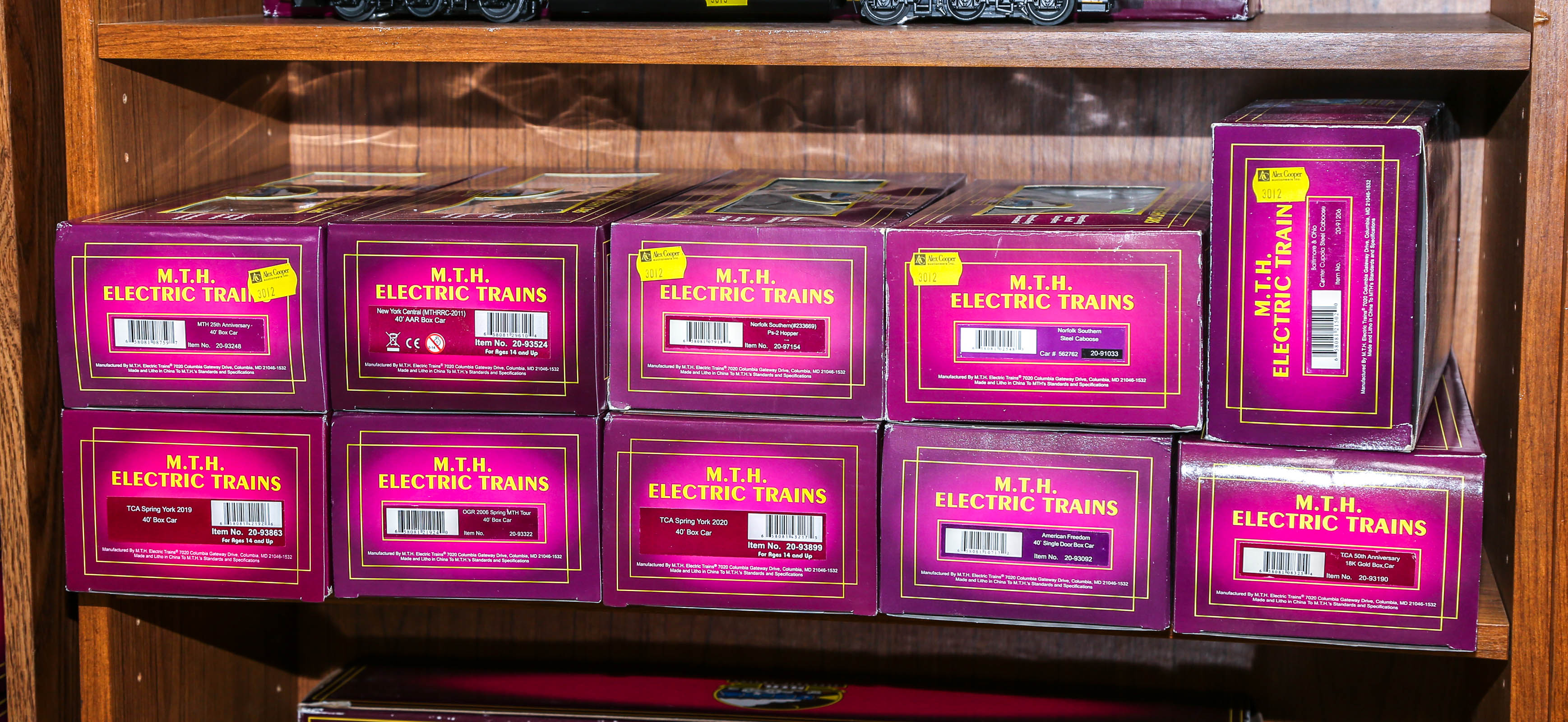 10 MTH "O" GAUGE TRAIN CARS All