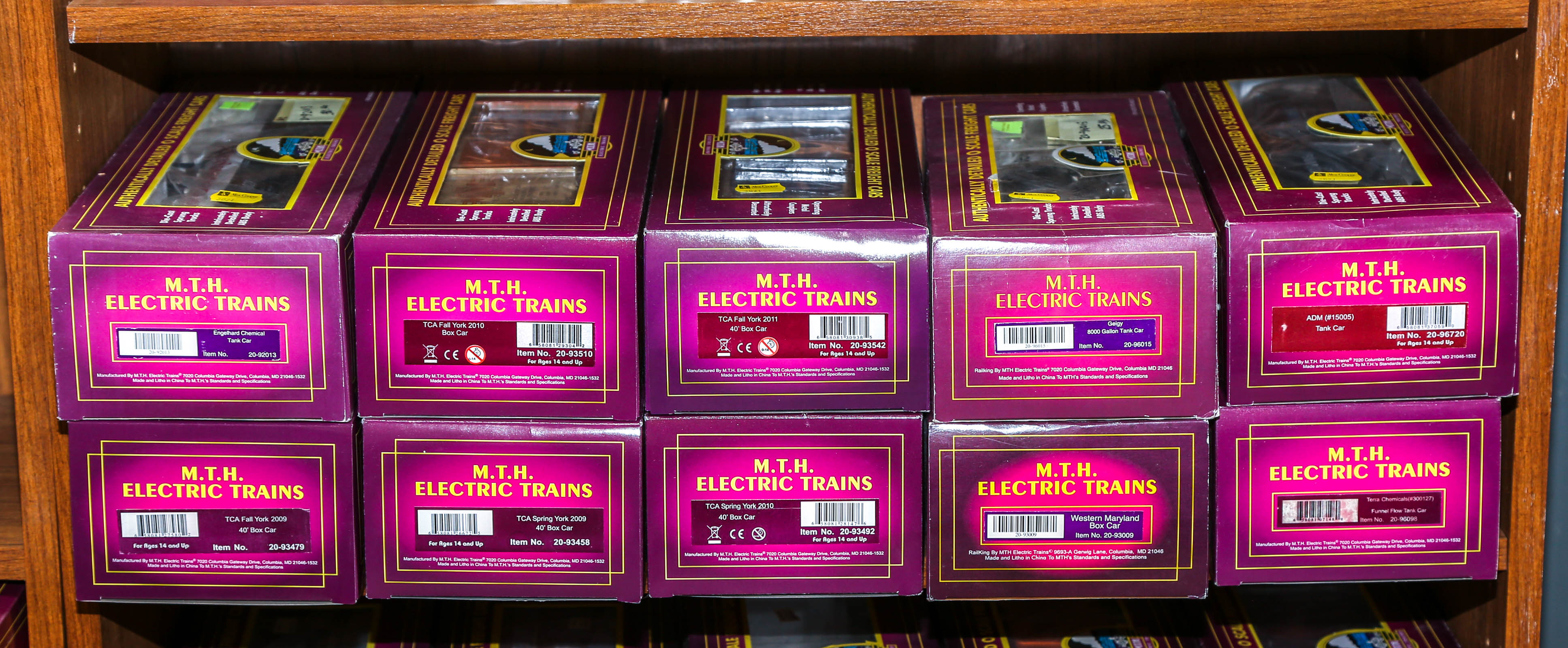 10 MTH "O" GAUGE TRAIN CARS All