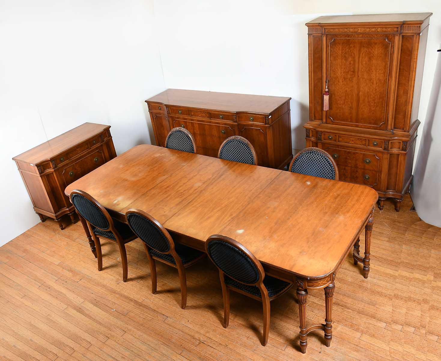 10 PC. CARVED MAHOGANY DINING