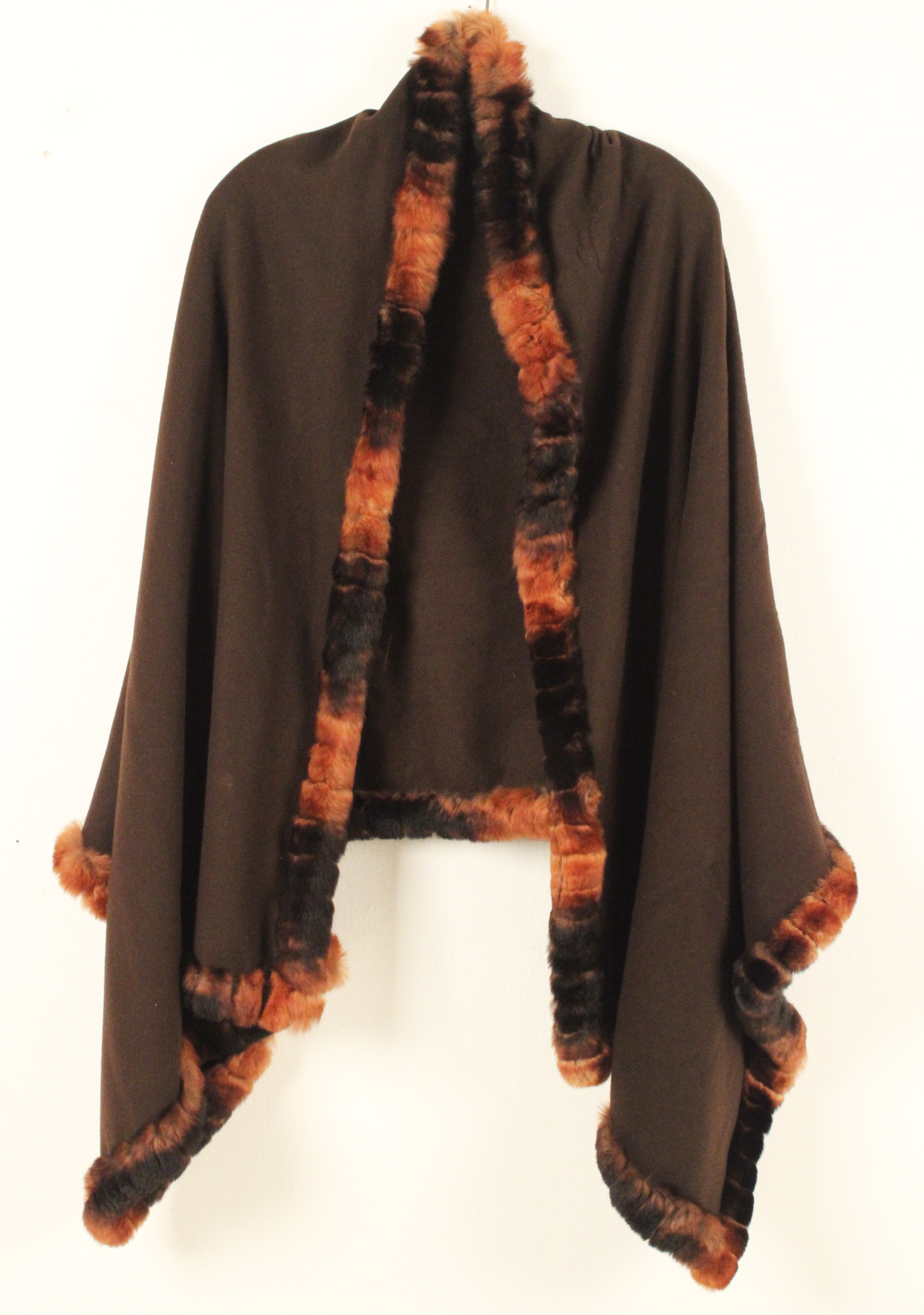 100% CASHMERE BROWN COLORED FUR
