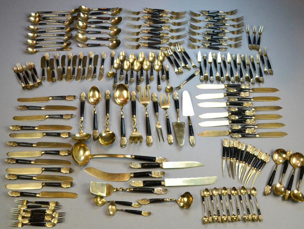 100+ Pieces Siam Horn-Mounted