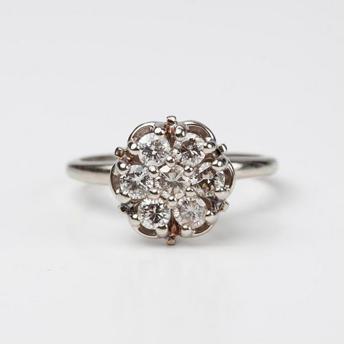 10K DIAMOND RING WITH FLOWER MOTIF,