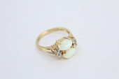 10K GOLD AND OPAL RING, WITH C