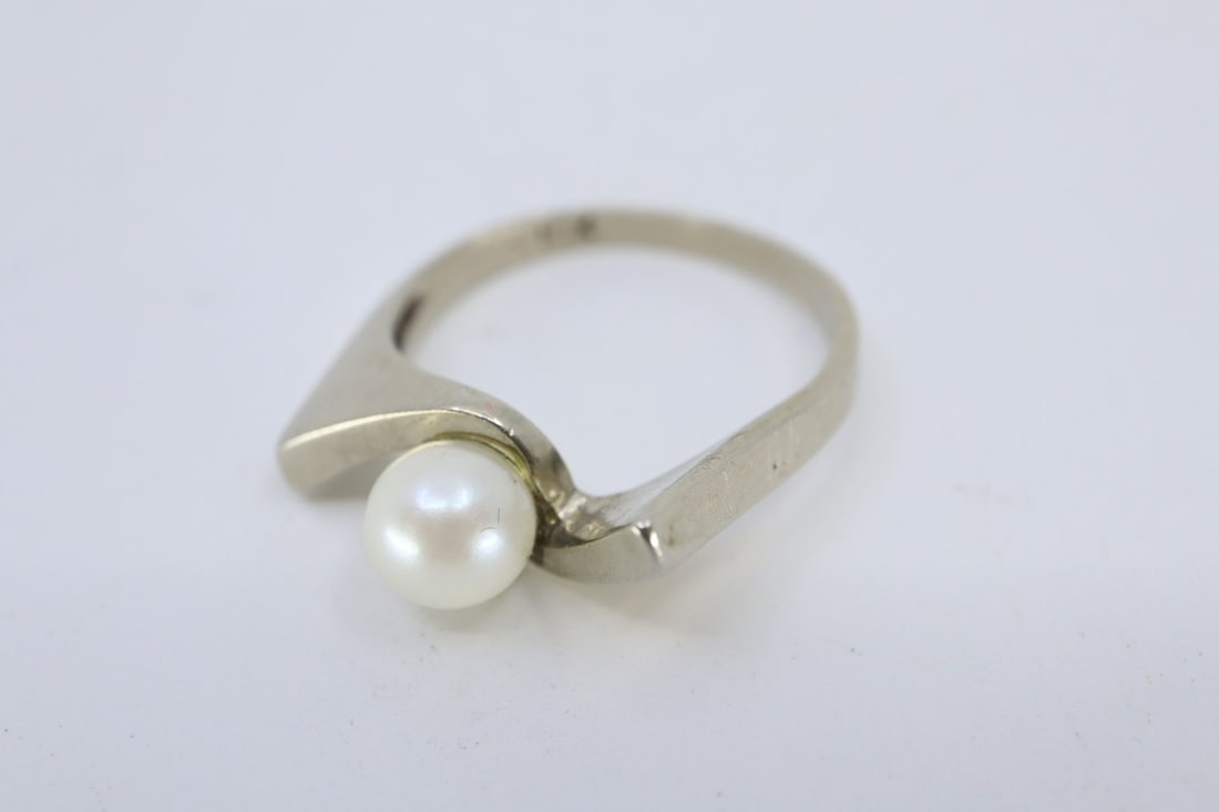 10K GOLD AND PEARL RING, RETRO