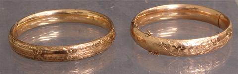 10K gold shell bangle bracelet with