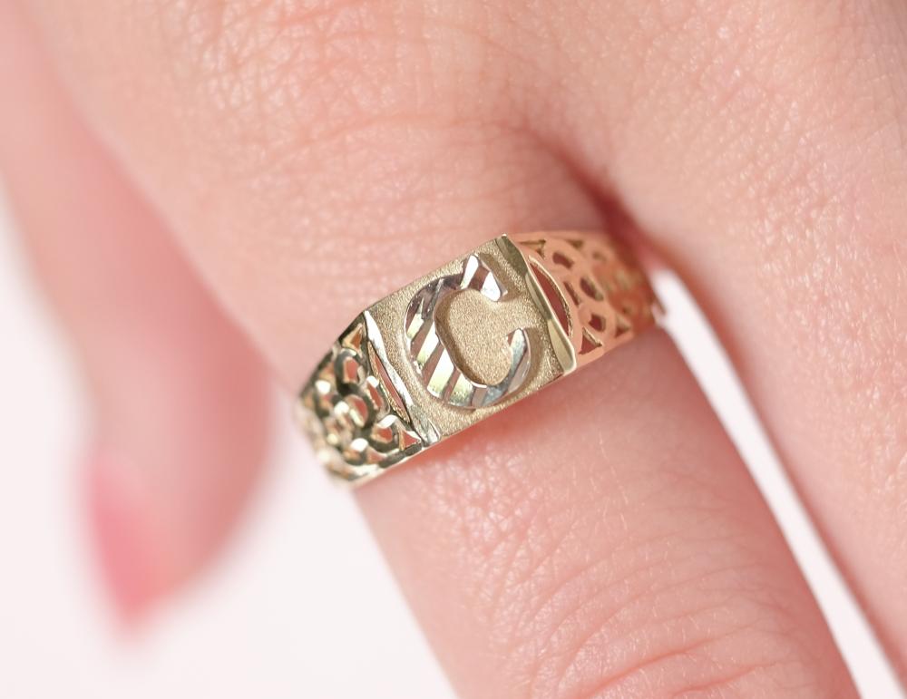 10K YG MONOGRAMMED "C" RING, SIZE