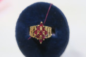 10KT YELLOW GOLD AND RUBY RING