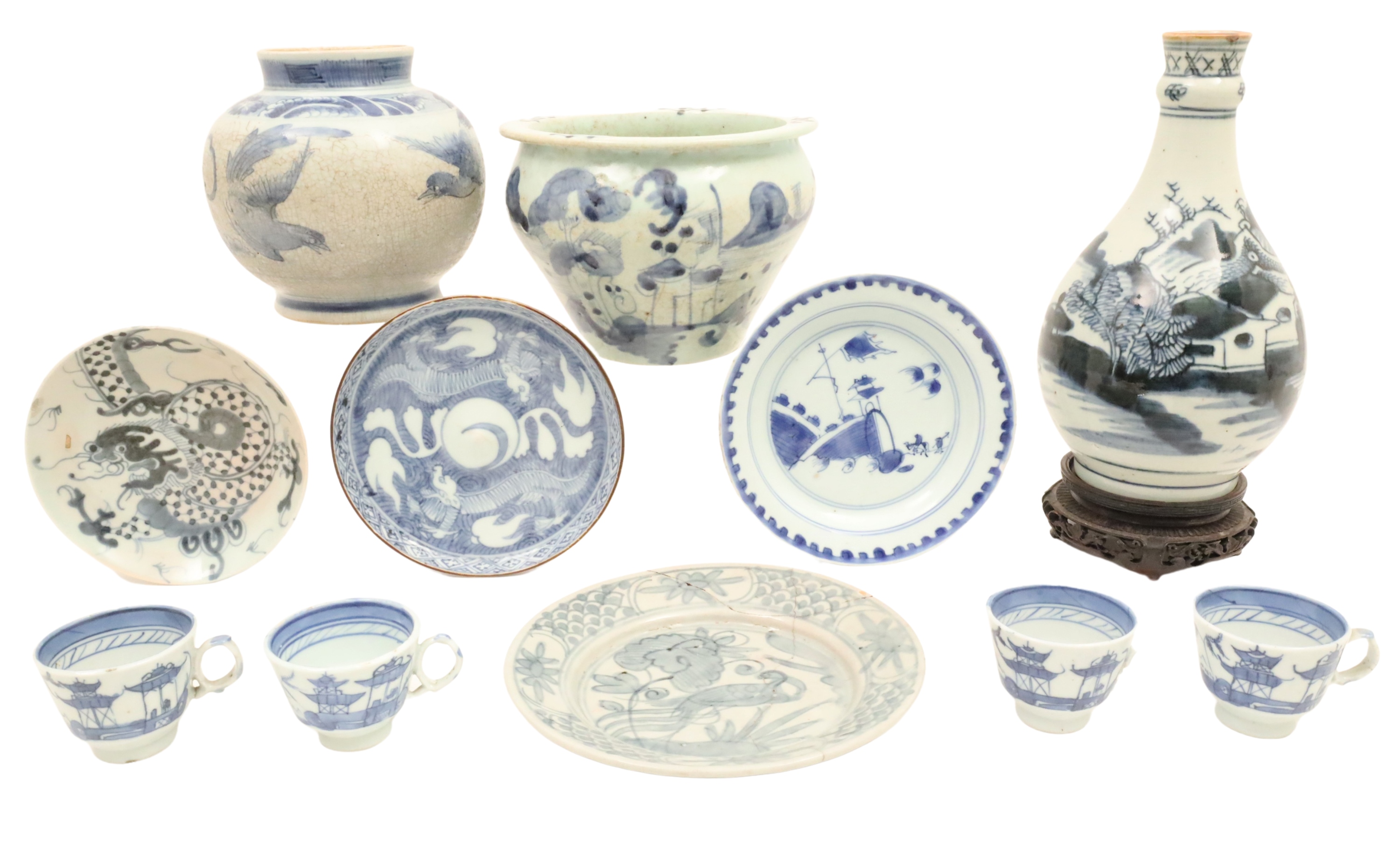 11 PCS OF ORIENTAL BLUE AND WHITE