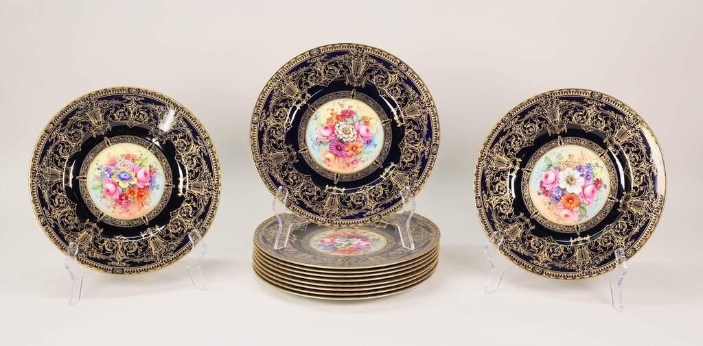 11 ROYAL WORCESTER PORCELAIN DINNER