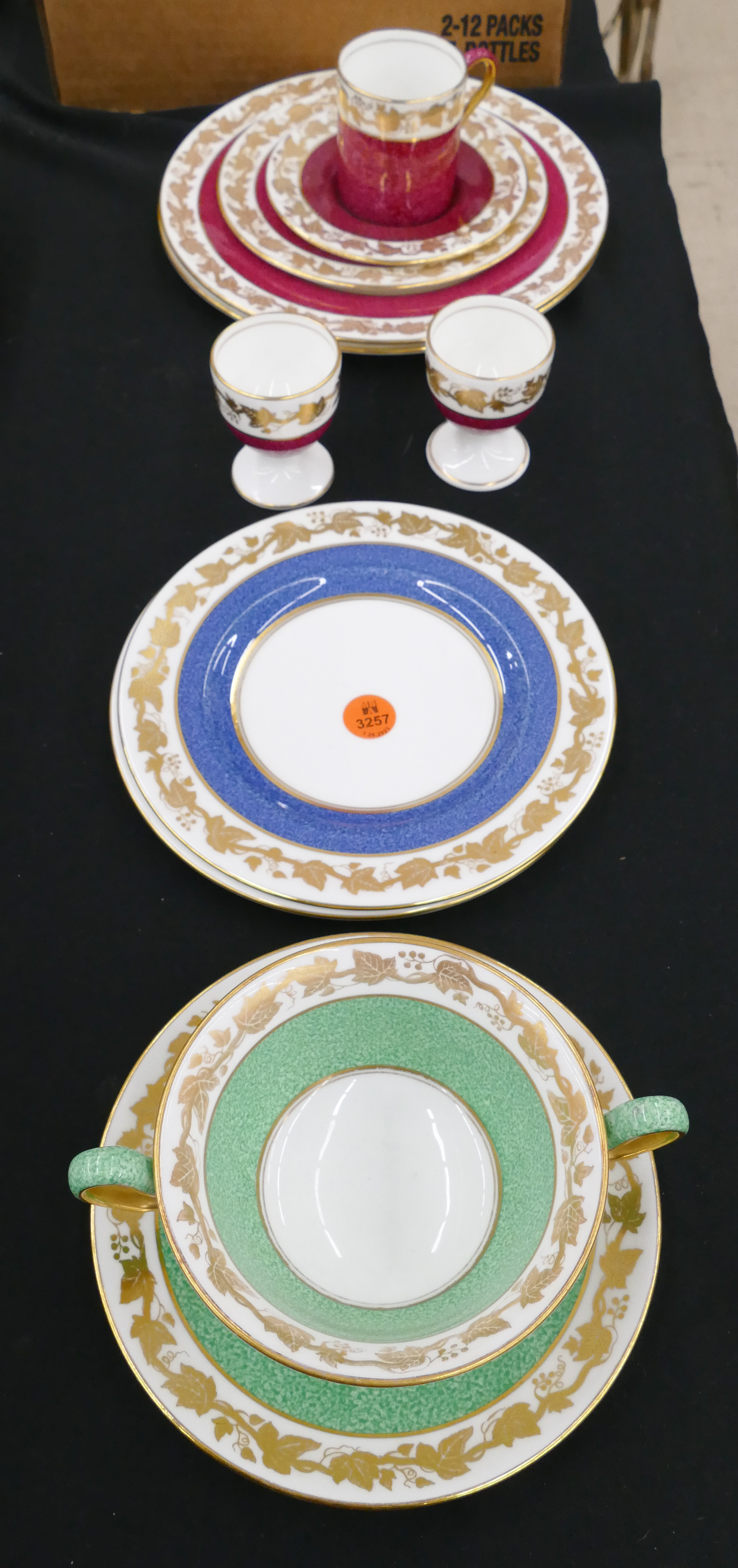 11pc Wedgwood Whitehall Powder Band