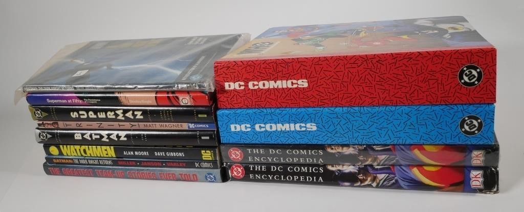 (12) DC WHO'S WHO & BOOKS2