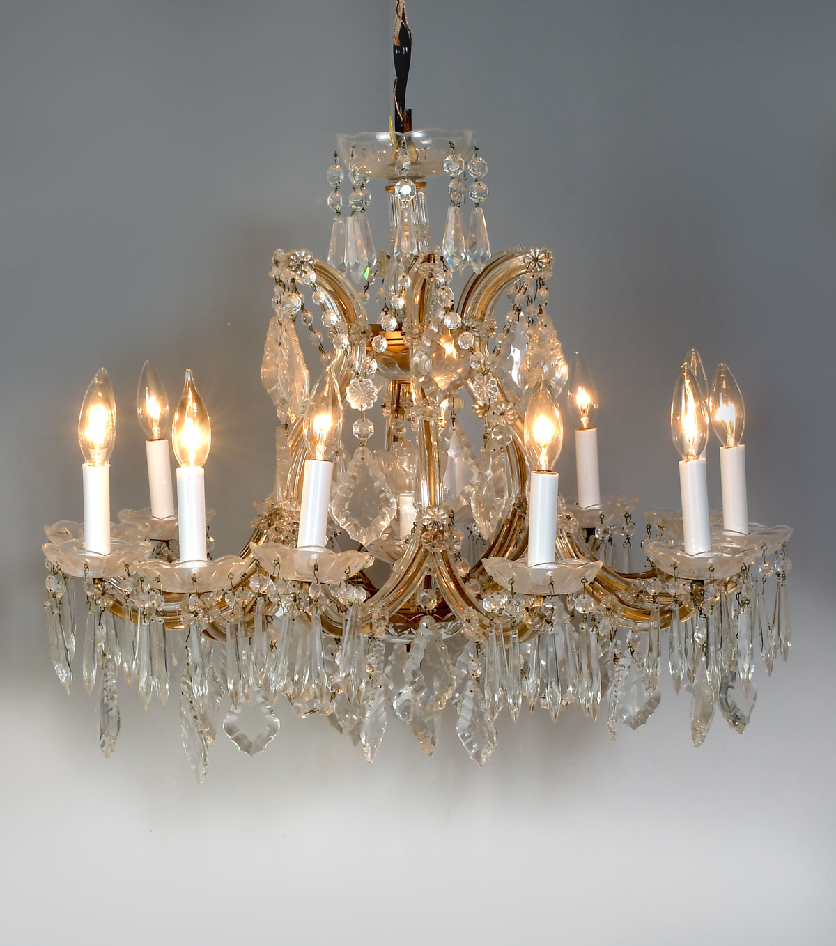 12 LIGHT CRYSTAL CHANDELIER: