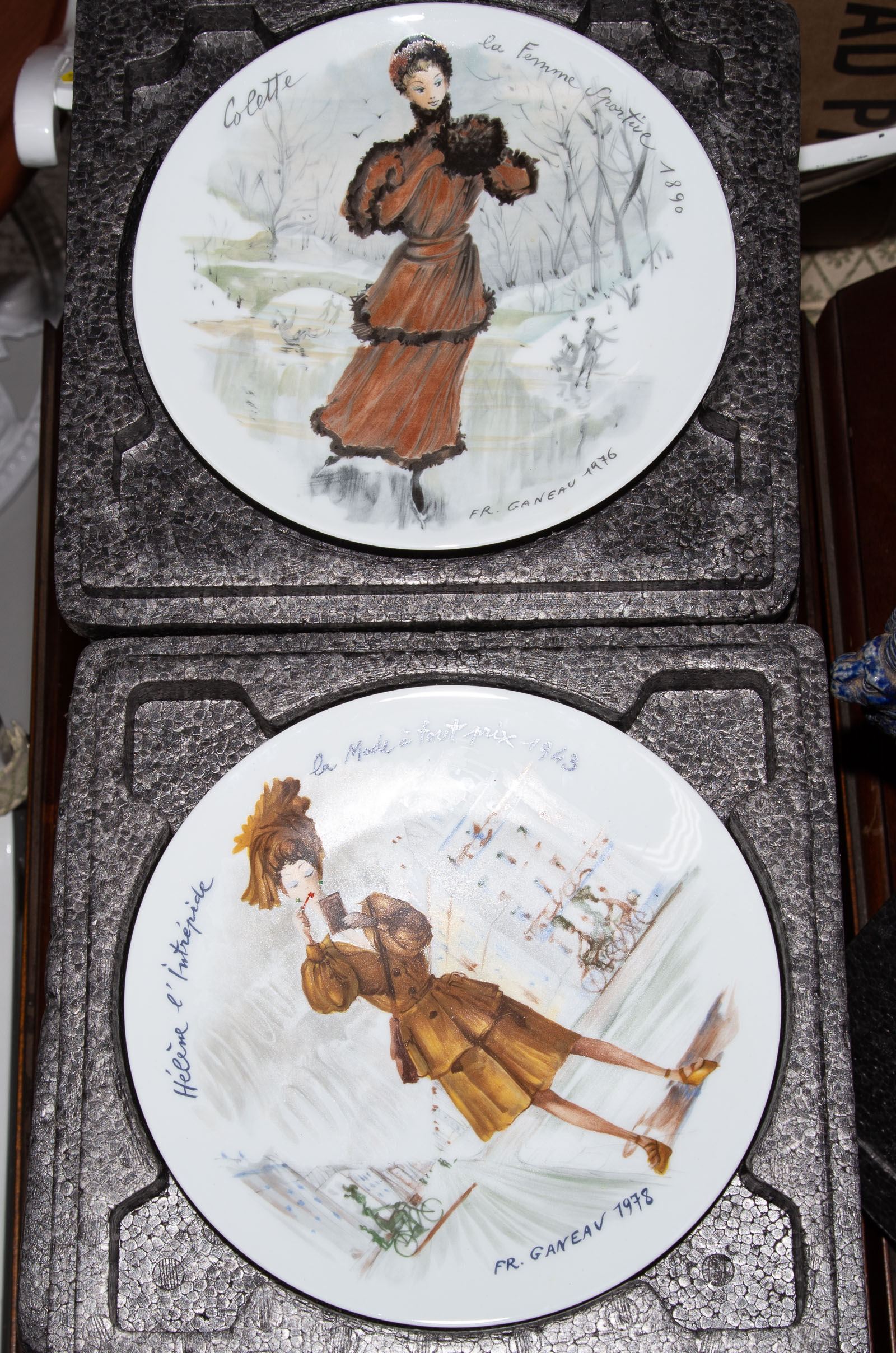 12 LIMOGES "LES FEMMES DU SIECLE"