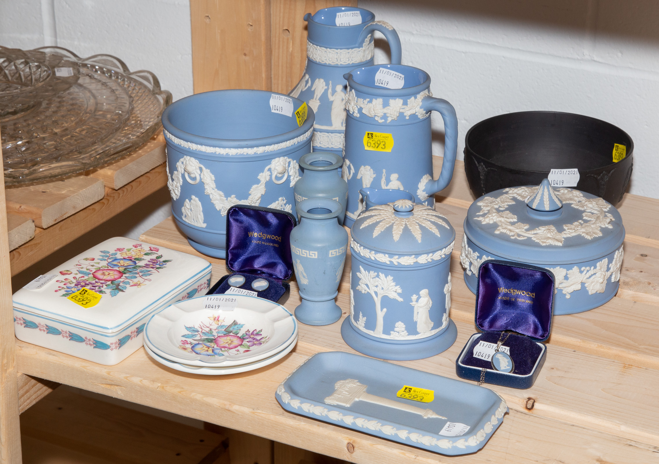12 WEDGWOOD JASPERWARE ITEMS