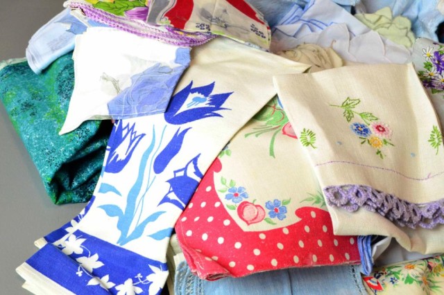 (128) MISCELLANOUS TABLE LINENS