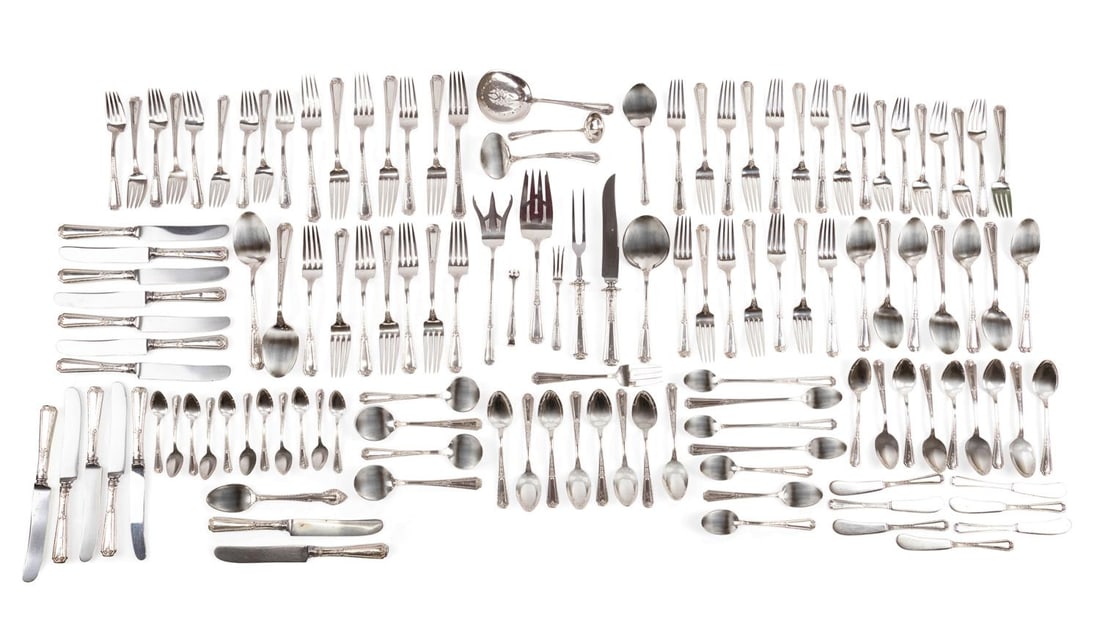 128PC TOWLE SILVER 'LOUIS XIV'