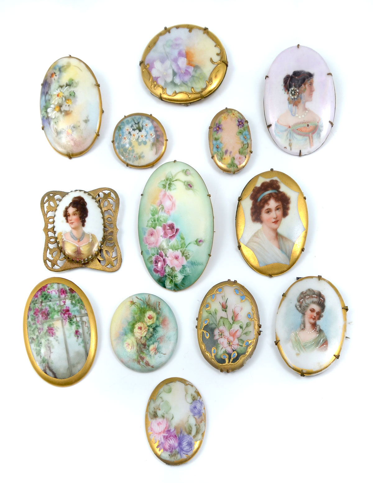 13 PAINTED PORCELAIN BROOCHES: 4