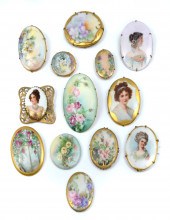 13 PAINTED PORCELAIN BROOCHES: