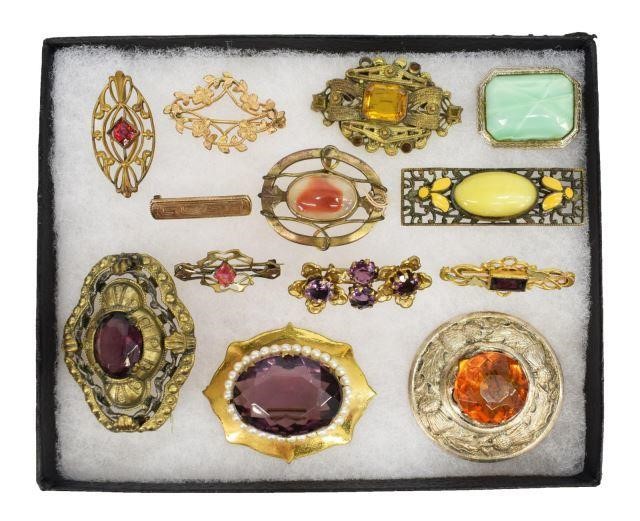 (13) VICTORIAN JEWELRY, BROOCHES,