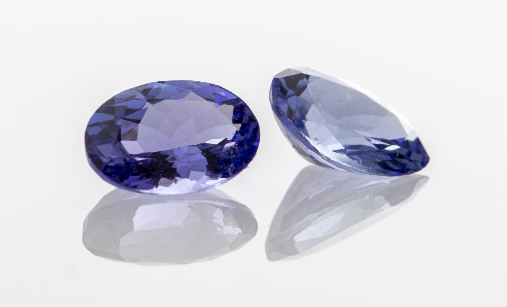 1.30 CTTW. LOOSE OVAL-CUT TANZANITE