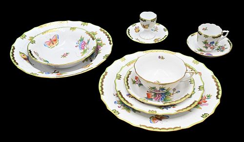 131 PIECE SET HEREND QUEEN VICTORIA