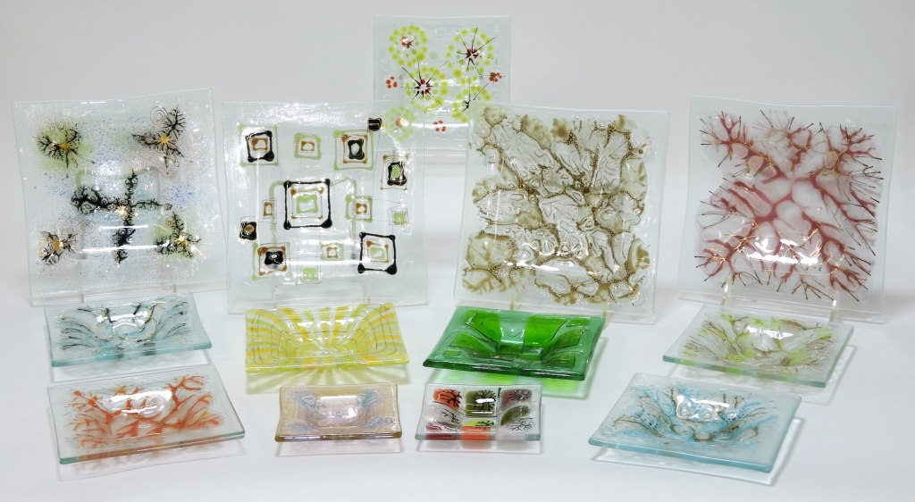 13PC HIGGINS MODERN SQUARE PLATE