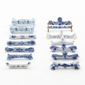 14 BLUE & WHITE PORCELAIN/POTT